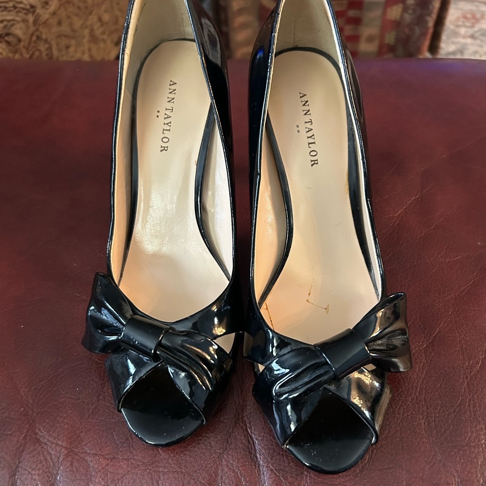 Ann Taylor Glossy Black Bow Heels